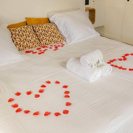 Romantique Et Sensuelle Dardilly Exterior photo